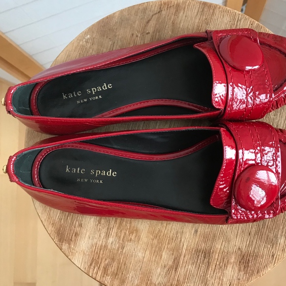 Size 8.5 kate spade red patent loafer big button - Picture 8 of 8